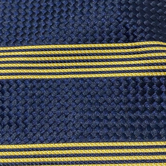 Paul Fredrick 100% Italian Silk Tie Navy Blue Gold Horizontal Stripes USA - Picture 4 of 5